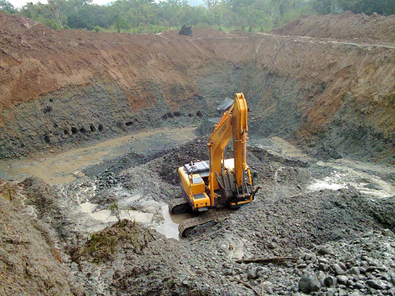 Ecuador Illegal Mining Raids Cost Gangs US$1.8 Million in Four Provinces