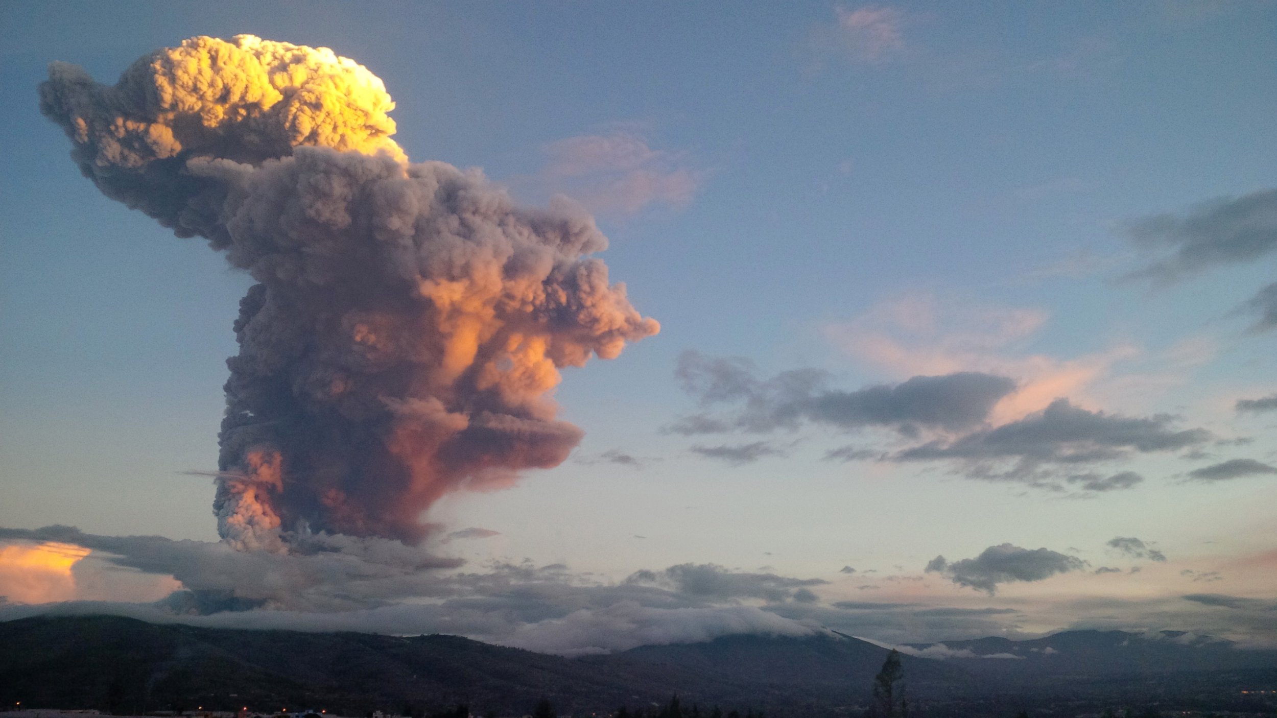 Tungurahua Volcano In Ecuador Spews Ash 6 Miles High, Explosive &lsquo;Throat Of Fire&rsquo; Eruption Caught On Tape [VIDEO]